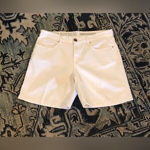 DKNY White Bleeker Denim Shorts 🏝